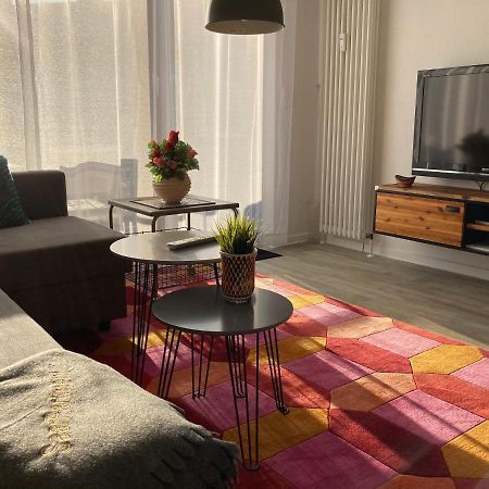 Living At Saarpartments -Adults Only- 2 Bedroom, Netflix - Business & Holiday Apartments For Long- And Short Term Stay, 3 Min To Train Station, Secure E-Bike Parking! Саарбрюкен Екстер'єр фото