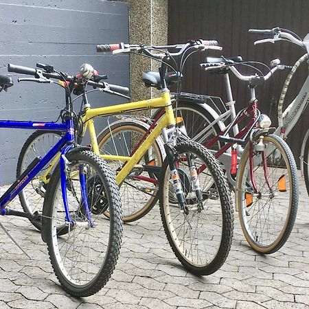 Living At Saarpartments -Adults Only- 2 Bedroom, Netflix - Business & Holiday Apartments For Long- And Short Term Stay, 3 Min To Train Station, Secure E-Bike Parking! Саарбрюкен Екстер'єр фото