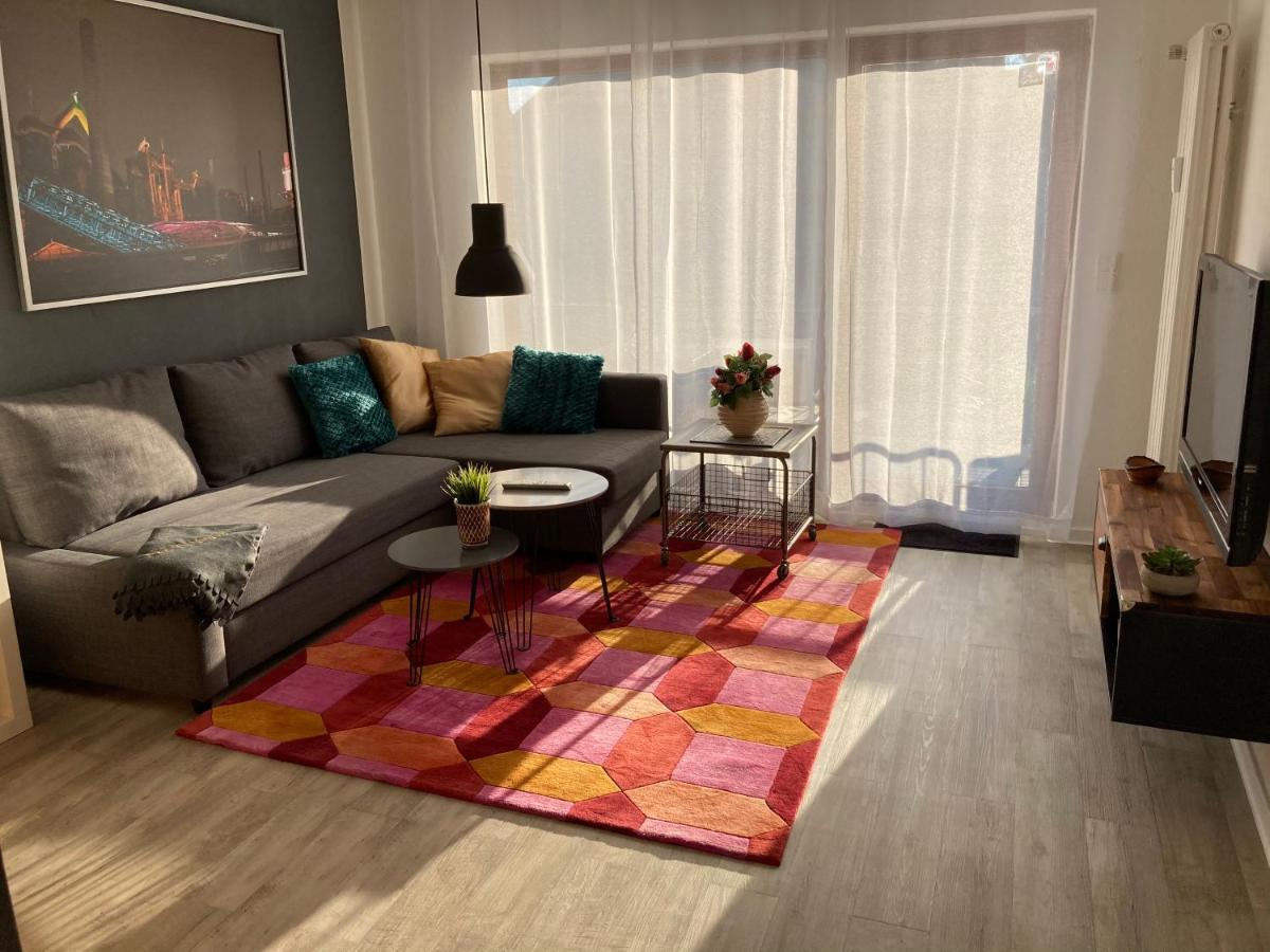 Living At Saarpartments -Adults Only- 2 Bedroom, Netflix - Business & Holiday Apartments For Long- And Short Term Stay, 3 Min To Train Station, Secure E-Bike Parking! Саарбрюкен Екстер'єр фото